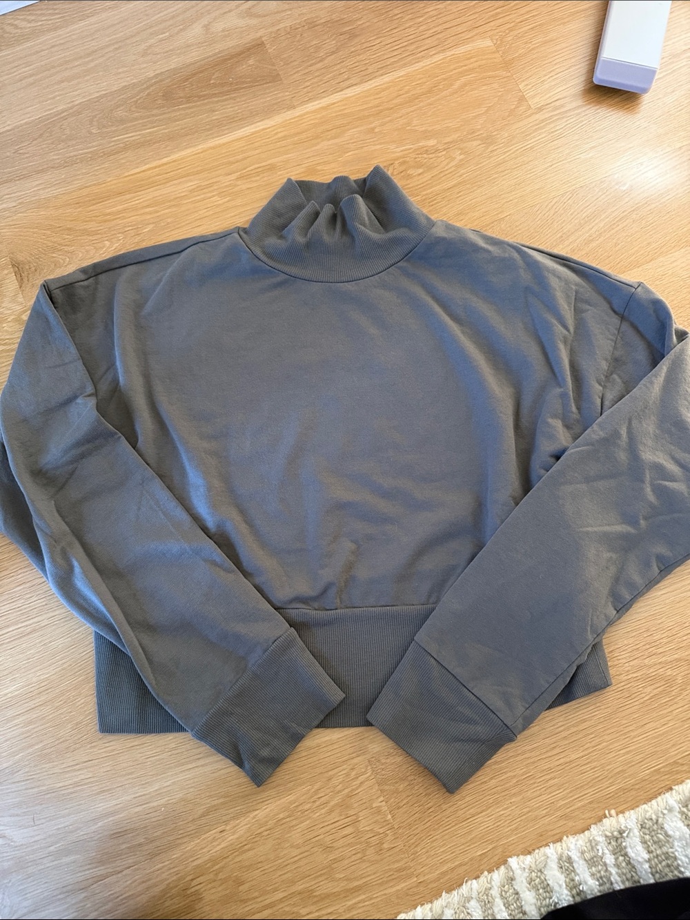 Mock Neck Cropped Sweatshirt in green gray